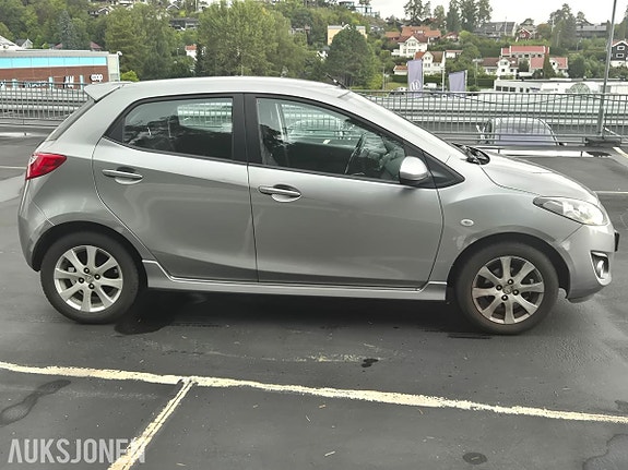 Mazda 2 5 of 15