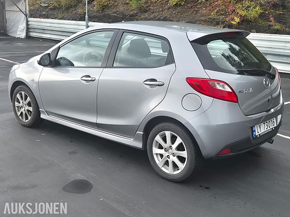 Mazda 2 6 of 15