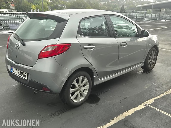 Mazda 2 8 of 15