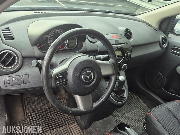 Mazda 2 10 of 15