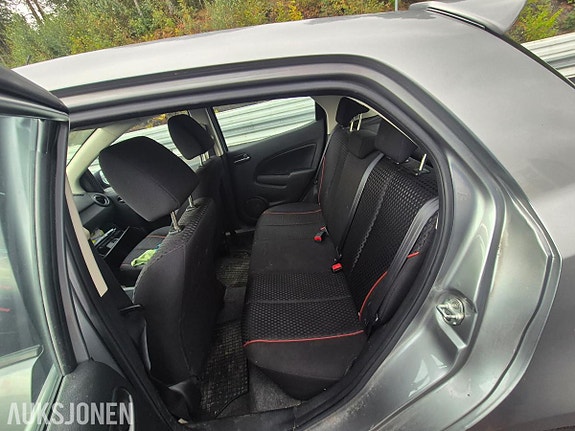 Mazda 2 14 of 15