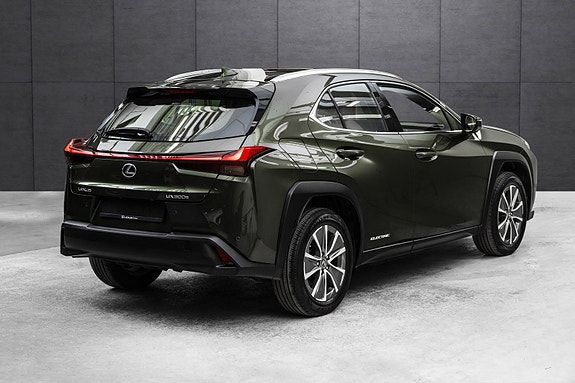 Lexus UX300e 2 of 25