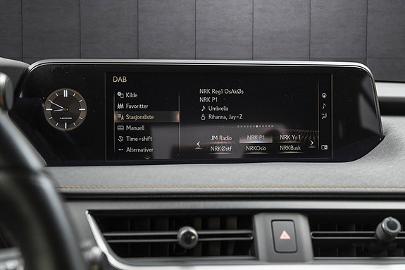 Lexus UX300e 18 of 25