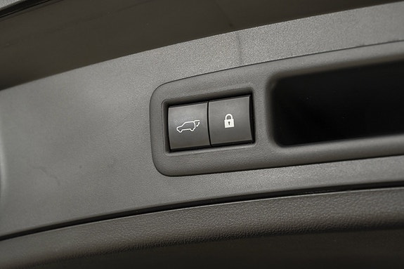 Lexus UX300e 21 of 25