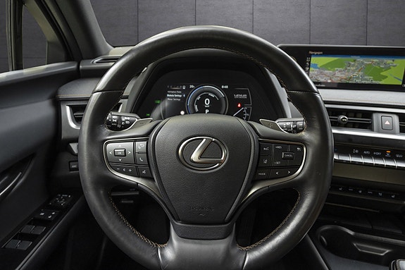 Lexus UX300e 10 of 25