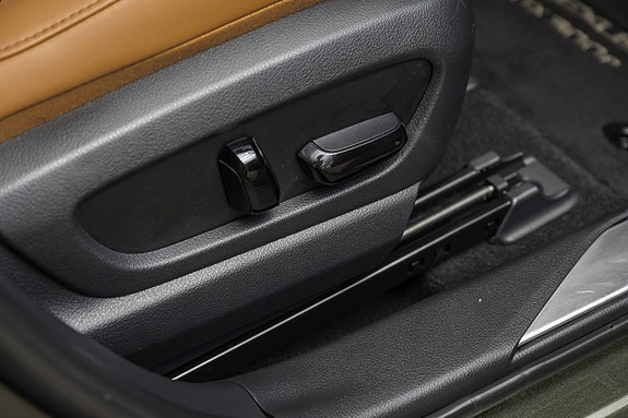 Lexus UX300e 24 of 25