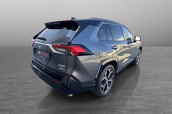 Toyota RAV4 Plug-in Hybrid 2 of 13
