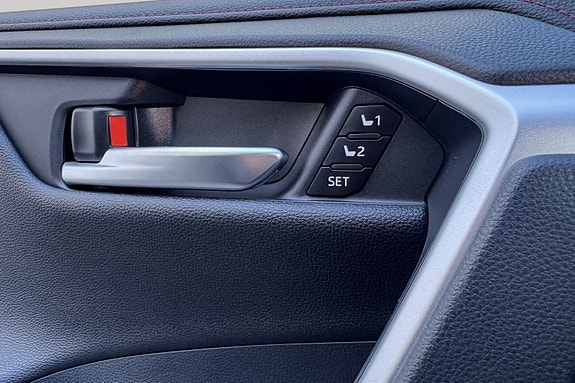Toyota RAV4 Plug-in Hybrid 11 of 13
