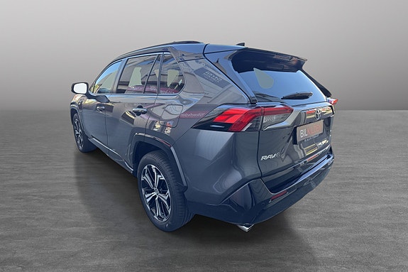 Toyota RAV4 Plug-in Hybrid 3 of 13