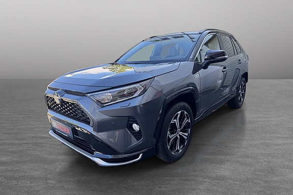 Toyota RAV4 Plug-in Hybrid 4 of 13