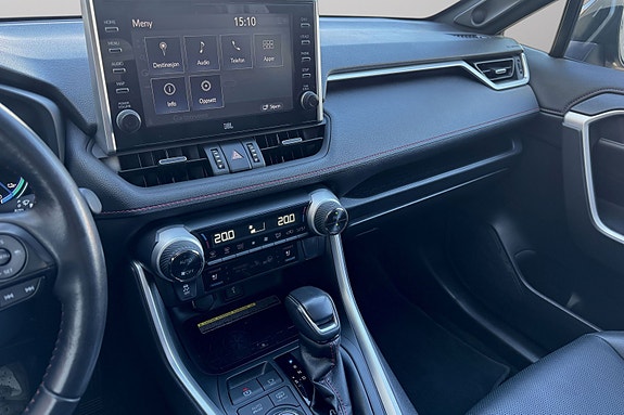 Toyota RAV4 Plug-in Hybrid 10 of 13