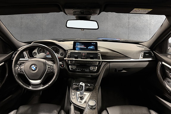 BMW 330e 10 of 19