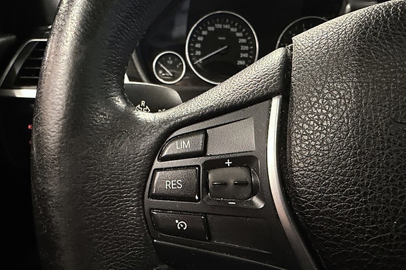 BMW 330e 15 of 19