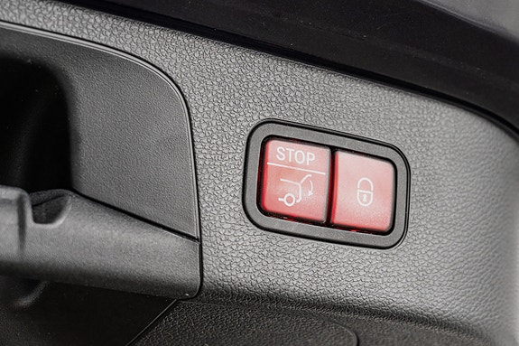 Mercedes-Benz EQC400 25 of 28