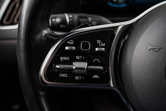 Mercedes-Benz EQC400 12 of 28