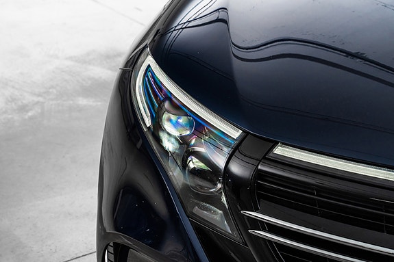 Mercedes-Benz EQC400 4 of 28