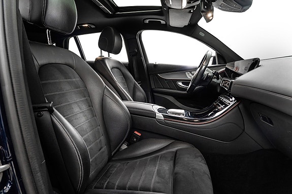 Mercedes-Benz EQC400 27 of 28