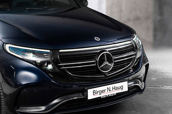 Mercedes-Benz EQC400 2 of 28