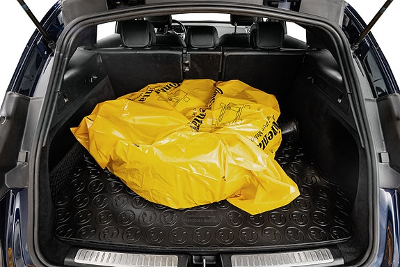 Mercedes-Benz EQC400 24 of 28