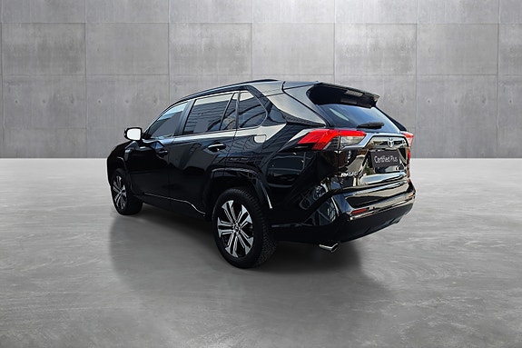 Toyota RAV4 3 of 22