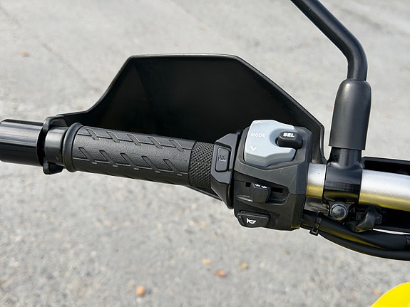 Suzuki DL 650 V-Strom XT 7 of 9