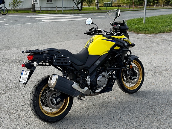 Suzuki DL 650 V-Strom XT 3 of 9