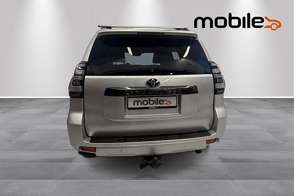Toyota Land Cruiser 4 of 27