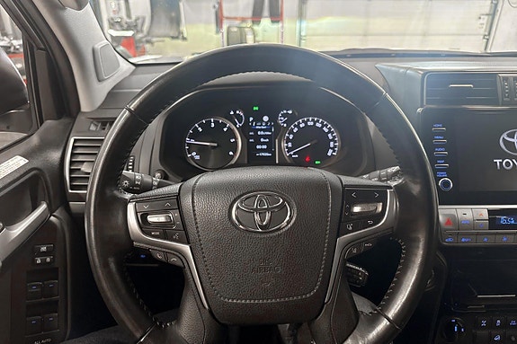 Toyota Land Cruiser 9 of 27
