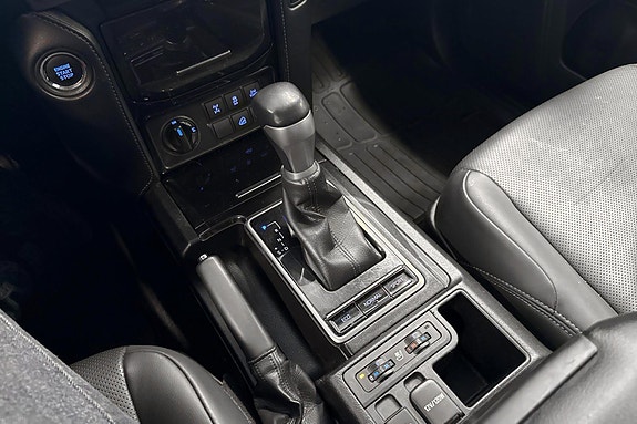 Toyota Land Cruiser 14 of 27