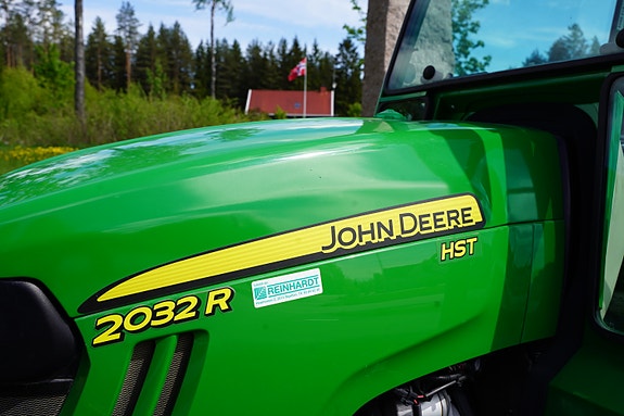 John Deere 2032R 4 of 15