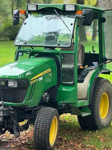 John Deere 2032R 3 of 15