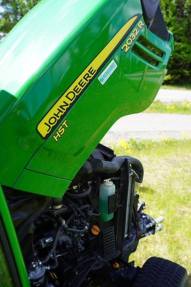 John Deere 2032R 5 of 15