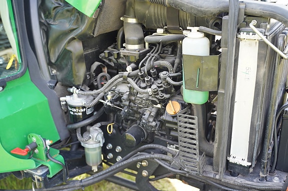 John Deere 2032R 12 of 15
