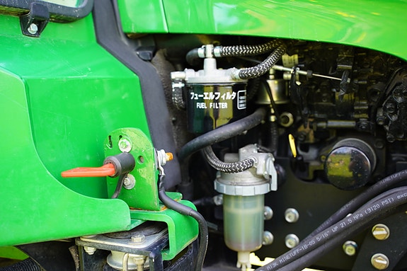 John Deere 2032R 7 of 15