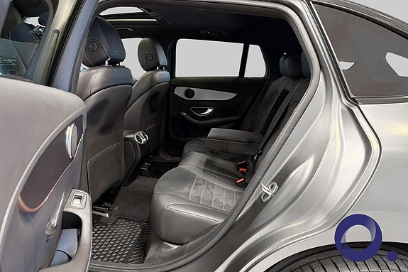 Mercedes-Benz EQC400 13 of 30