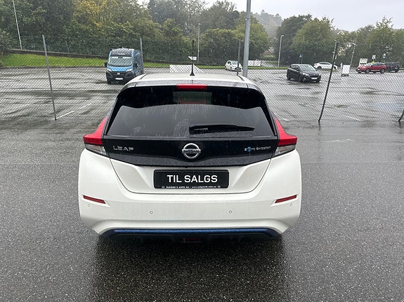 Nissan Leaf 5 of 16