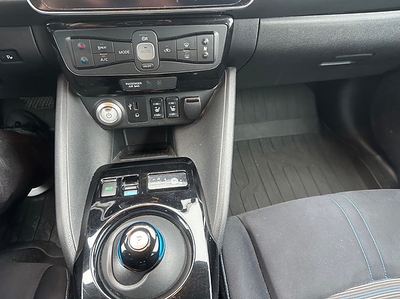Nissan Leaf 9 of 16