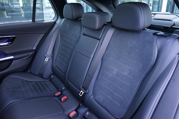 Mercedes-Benz C300 14 of 19