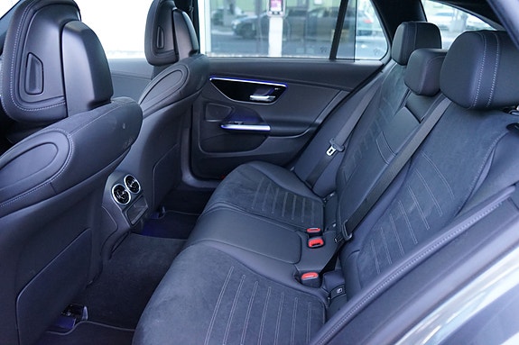 Mercedes-Benz C300 13 of 19