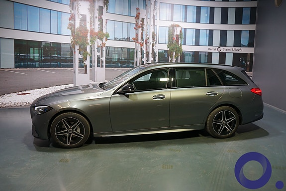 Mercedes-Benz C300 4 of 19