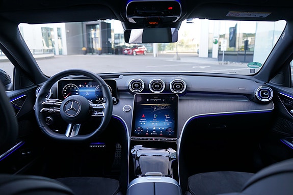 Mercedes-Benz C300 9 of 19
