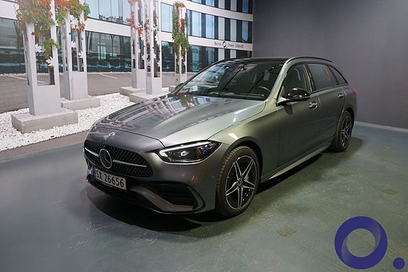Mercedes-Benz C300 2 of 19
