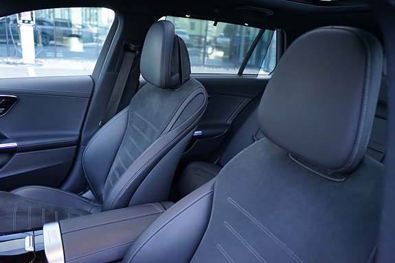 Mercedes-Benz C300 10 of 19