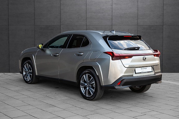 Lexus UX300e 2 of 20