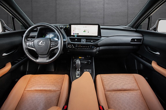 Lexus UX300e 7 of 20