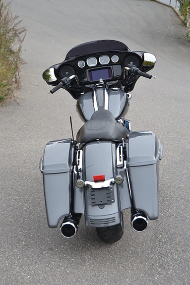 Harley-Davidson FLHXS 5 of 17