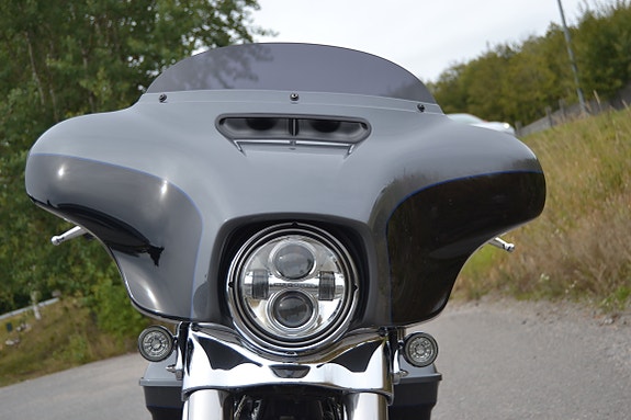 Harley-Davidson FLHXS 10 of 17
