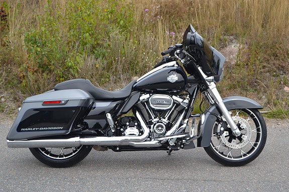 Harley-Davidson FLHXS 3 of 17