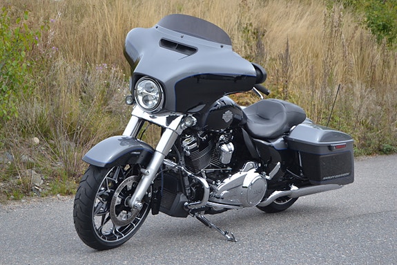 Harley-Davidson FLHXS 8 of 17