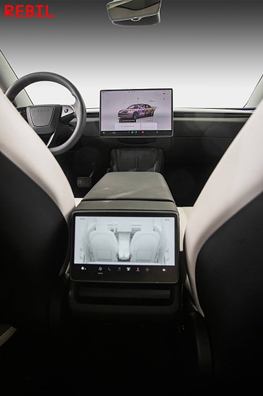 Tesla Model 3 21 of 27